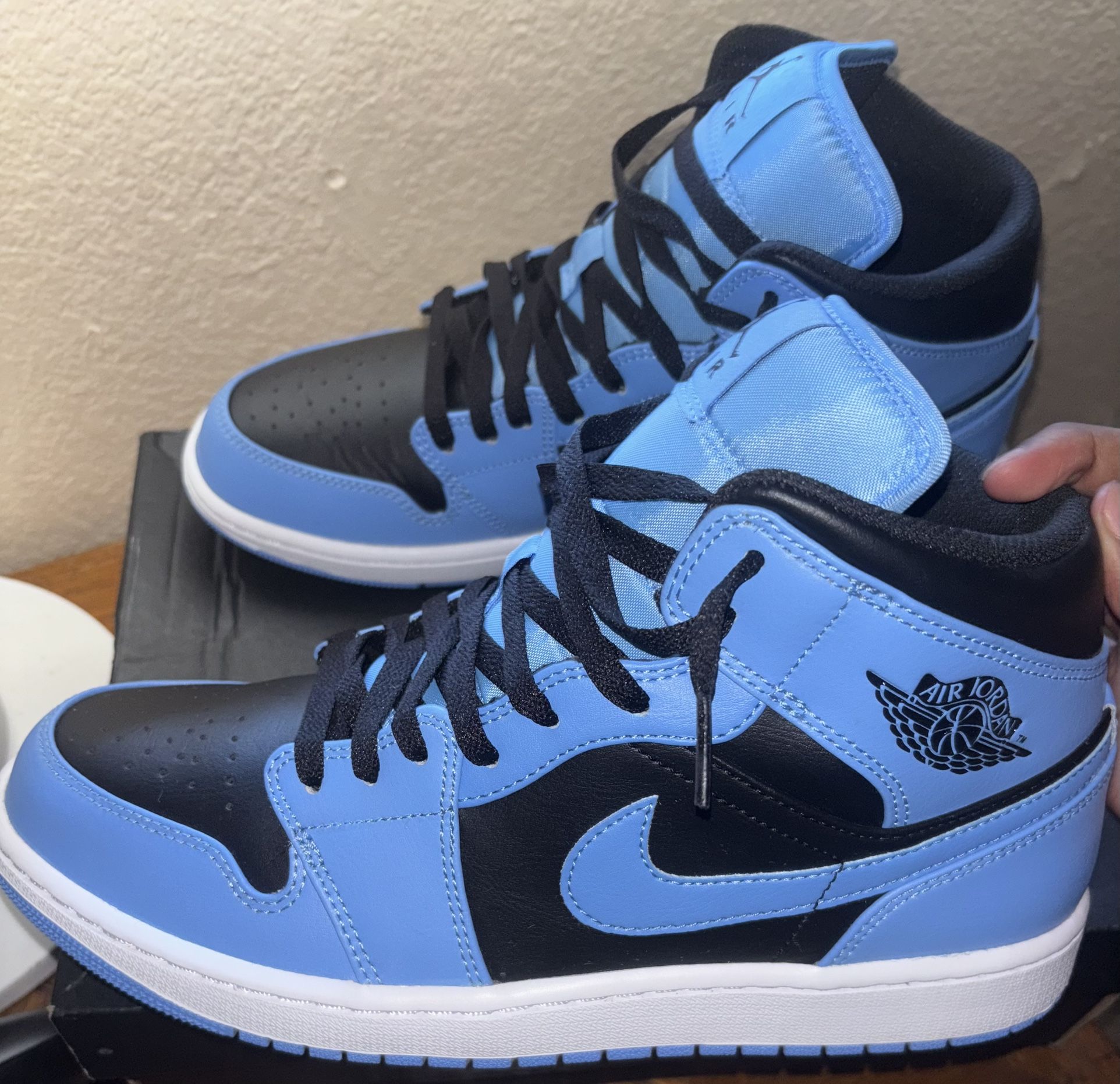 Jordan 1 Mid University Blue