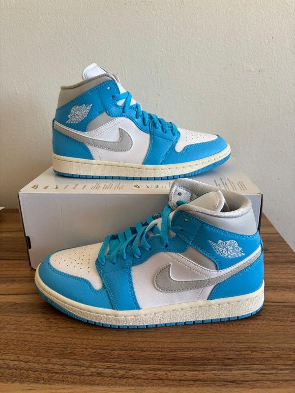 WMNS Jordan 1 Mid Size 9