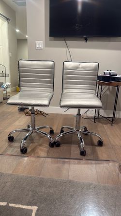 Adjustable spinning chairs