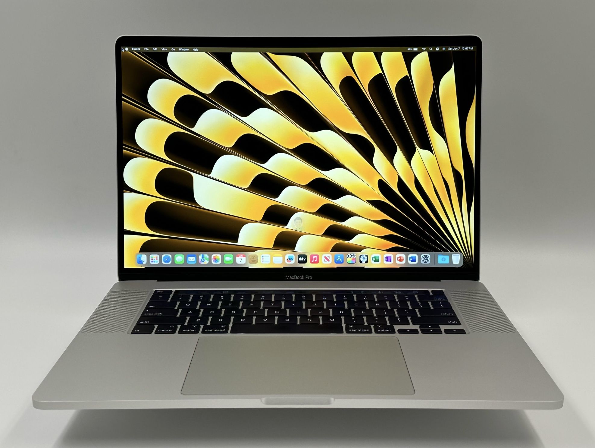 2019 16” MacBook Pro 16GB 512GB AMD 5300M