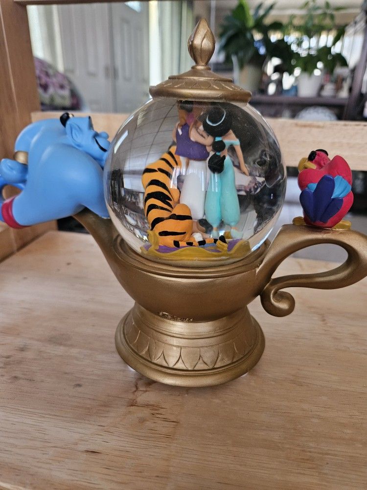 Disney Aladdin Snow Globe