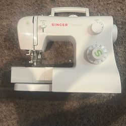 Singer Sewing Machine 