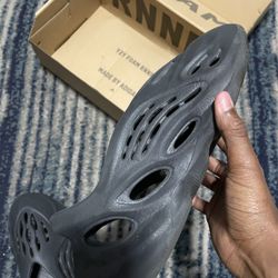 Yeezy Foam Runners Black Size 8