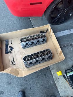 Pair of V8 Engine Cylinder Heads and tranny
