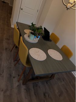 Kitchen / dining room table