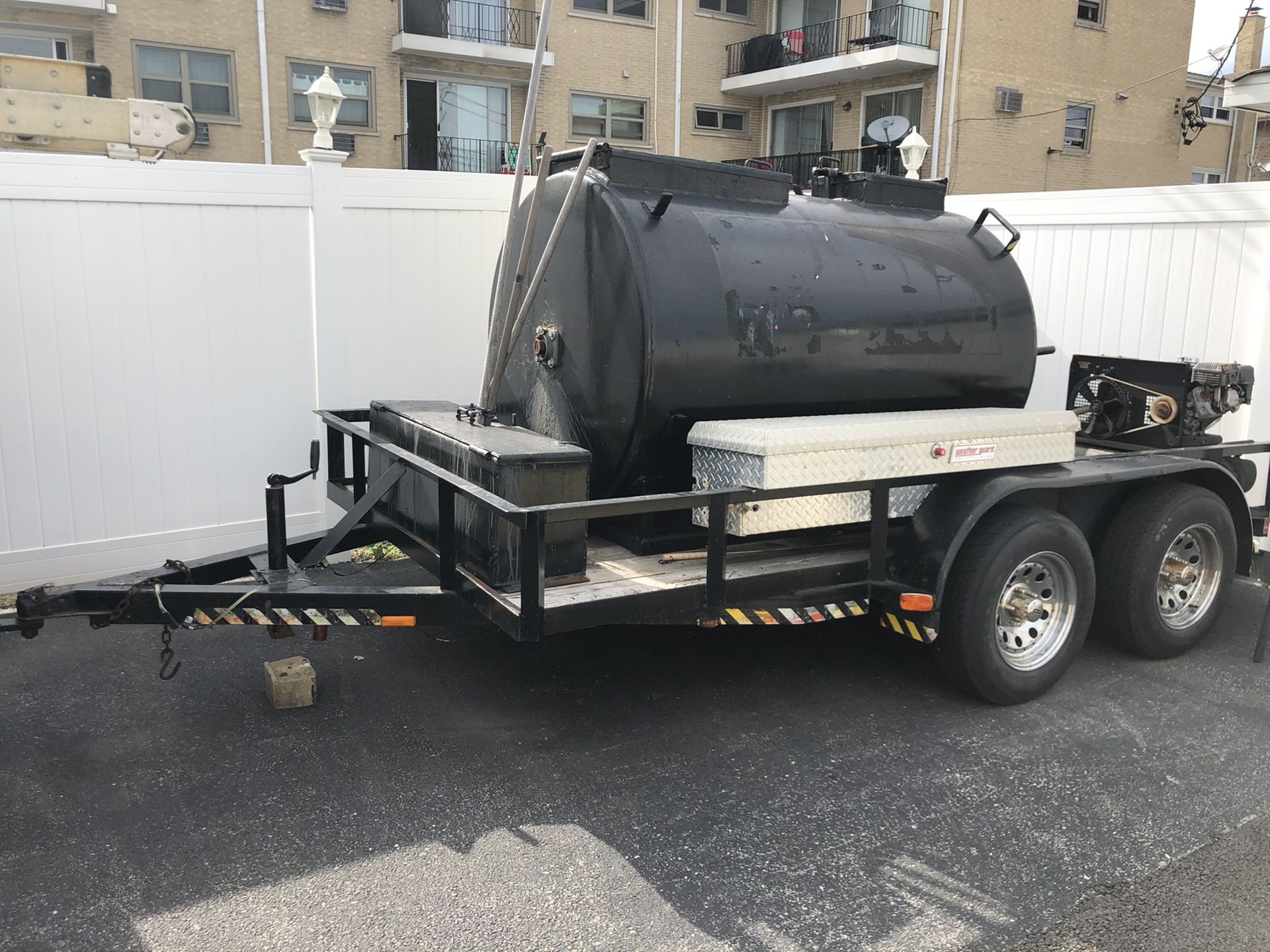Sealcoating tank with trailer and diaphragm pump for Sale in Alsip, IL