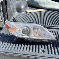 2018 Toyota Sienna Headlight Assembly