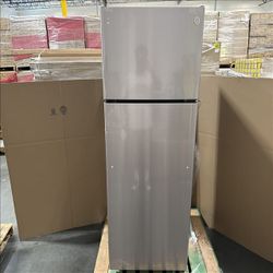GE 17.5 Cu. Ft. Top Freezer Refrigerator in Fingerprint Resistant Stainless Steel