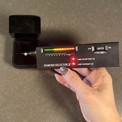 VVS1 Moissonite Engagement Ring