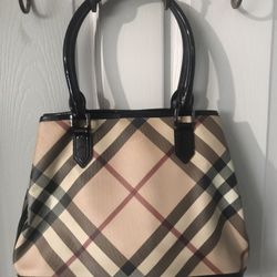 Bolsa Burberry. Casi Nueva Original 