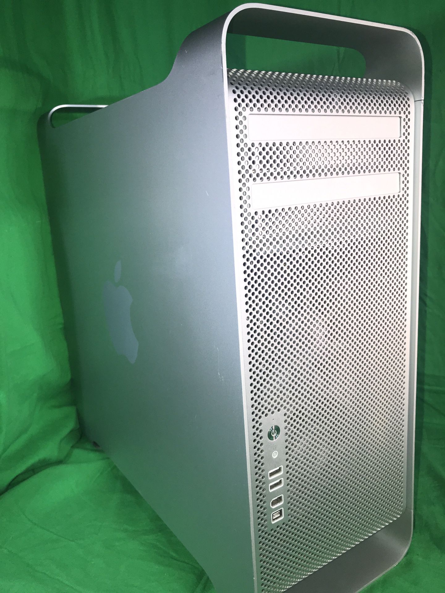 Apple Mac Pro 3.1 A1186 8-Core Xeon E5462 2.8GHz 32GB 1.1TB Fusion Dri ve
