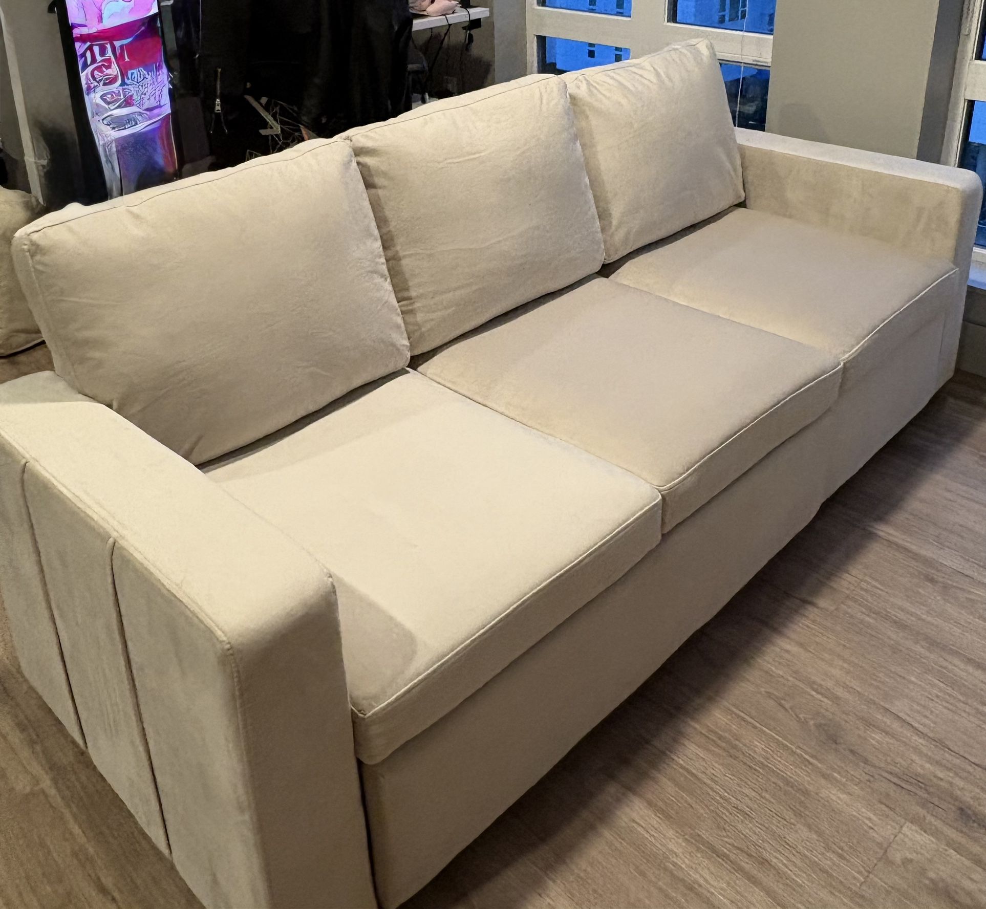 PULL OUT BED COUCH