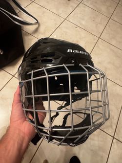 Bauer Re-Akt 55 Small youth hockey helmet
