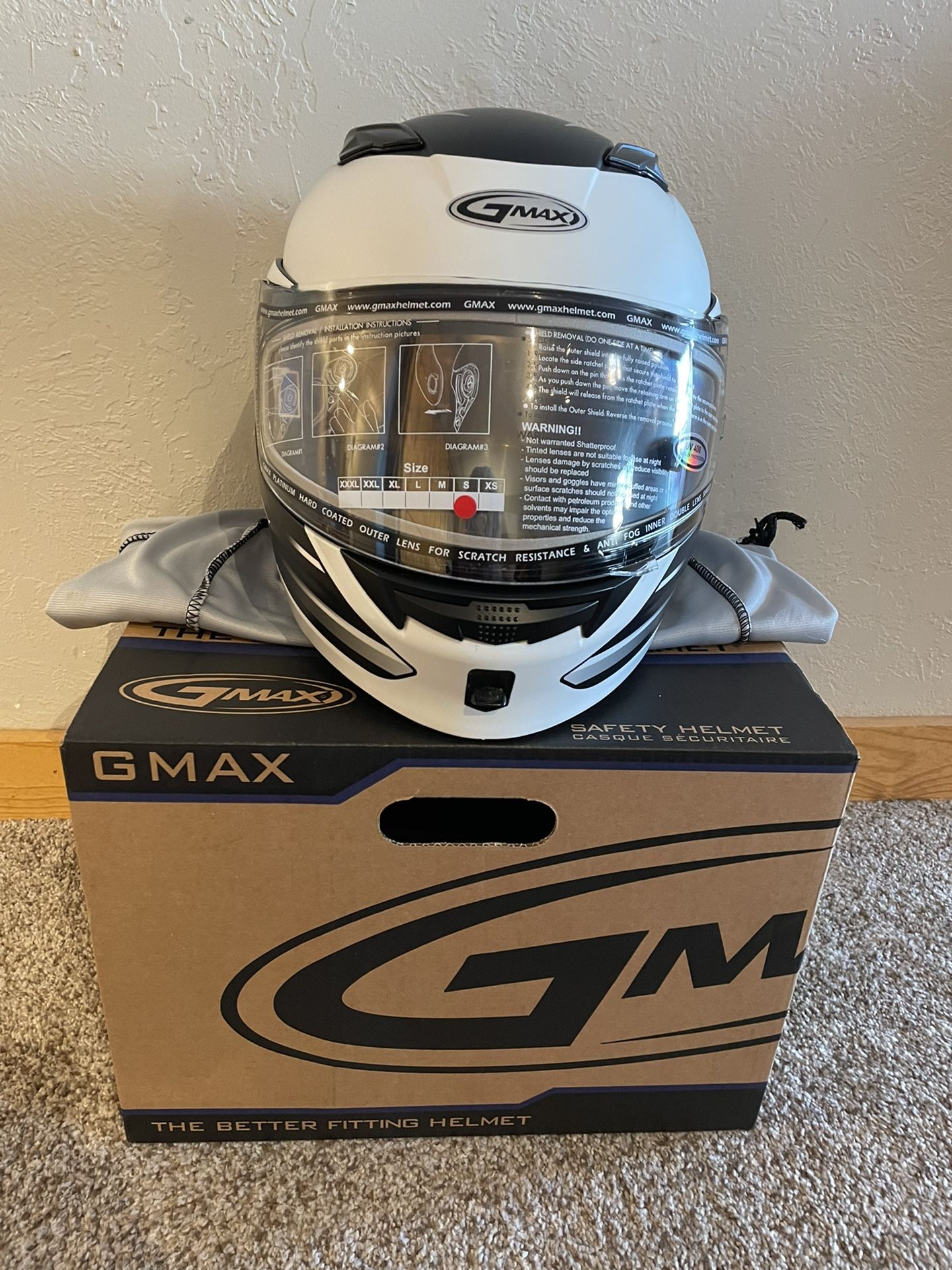 Snowmobiling Helmet - BRAND NEW - Size Womens Small - G-MAX -  MD-01S Descendant - Matte Black/White