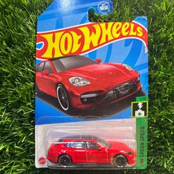 Hot Wheels Porsche Panamera Turbo S in red #HotWheels #Porsche