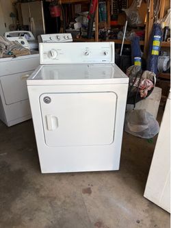 Kenmore gas dryer in very good working condition, delivery is available. 30 day warranty. Ablo espanol.