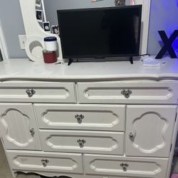 Bedroom Set/dresser