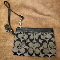 New Coach Small Signature Wristlet
