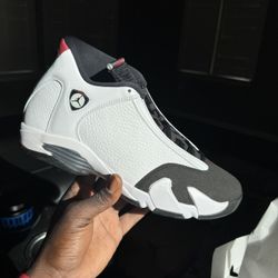 Black toe Jordan 14 Size 11