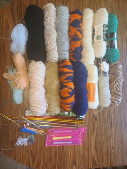 Knitting/crochet Lot