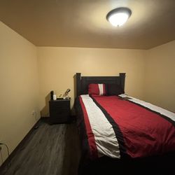 Queen Bedroom 
