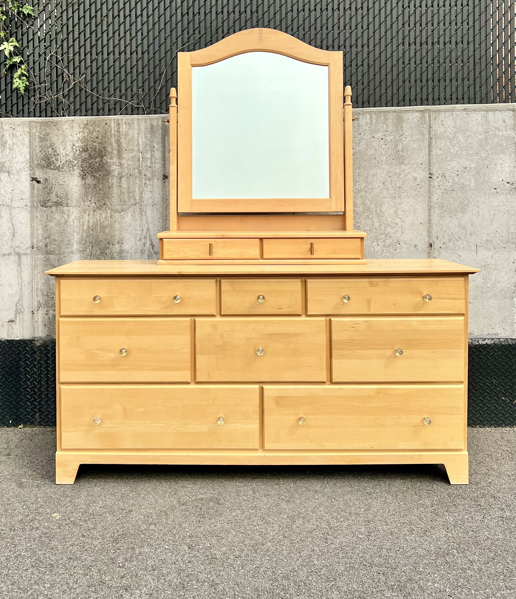 Free Delivery 🚚 MooseHead  Solid Maple Wood Dresser & Mirror