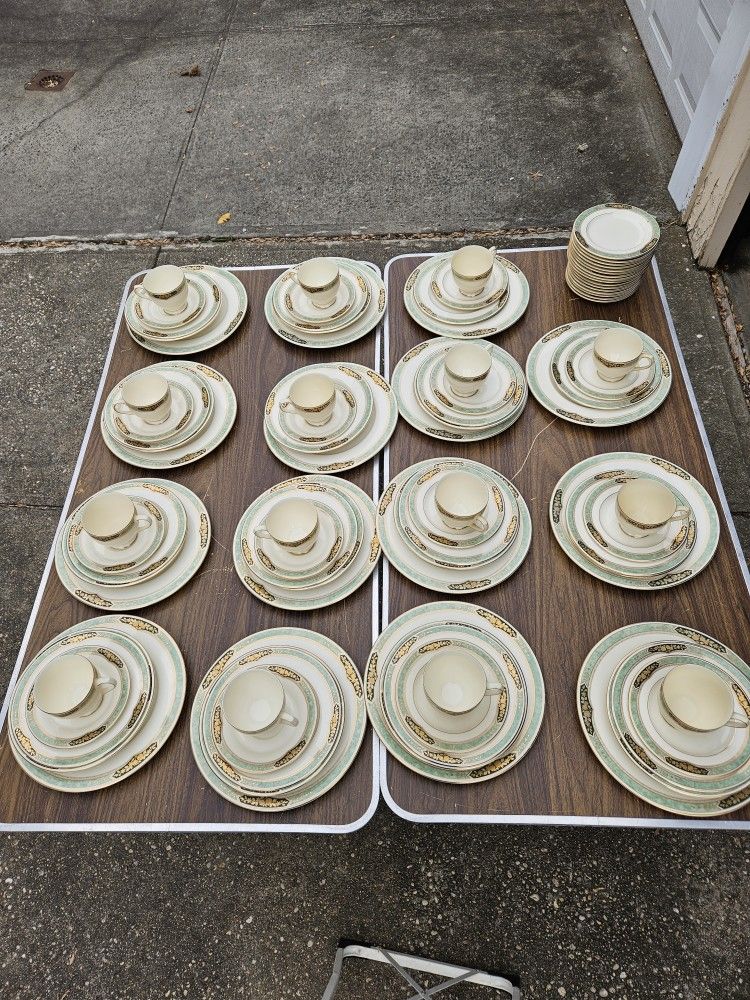 90 Pieces Mikasa FINE IVORY Dinnerware Set