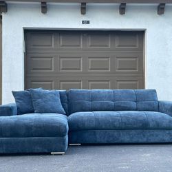 🛋️ Sectional Sofa/Couch - City Furniture - Delivery Available 🚛