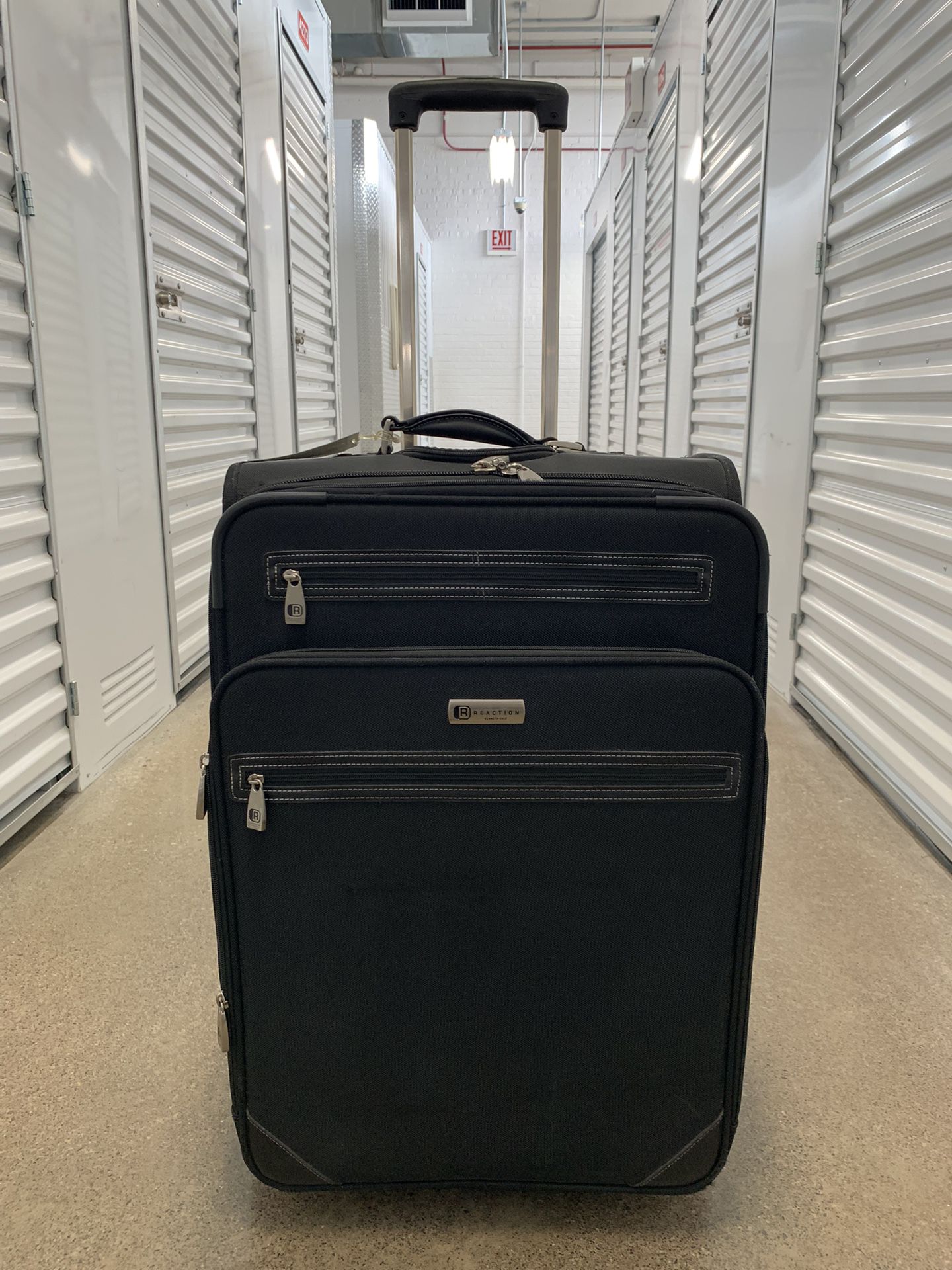 Kenneth Cole Large  Expandable Black  Luggage