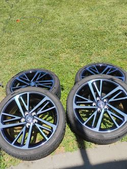 Toyota Camry xse rims and tires