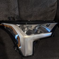 22-25 Toyota Tundra passenger headlight