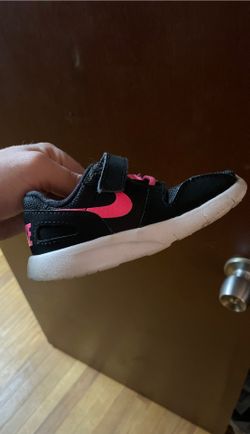 Nike size 8c girls shoes. Normal wear but still in great shape.
