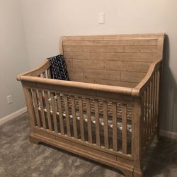 Cosi Bella Delfino 4-in-1 Convertible Crib - Farmhouse Pine