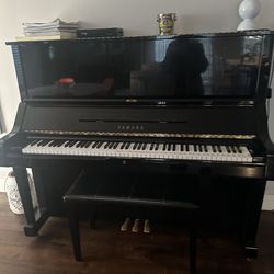 🎹 Yamaha Upright Piano – Excellent Condition