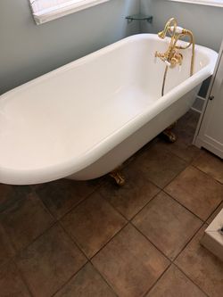Clawfoot iron 60” tub