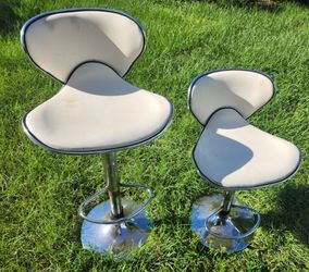 Swivel & adjustable stools