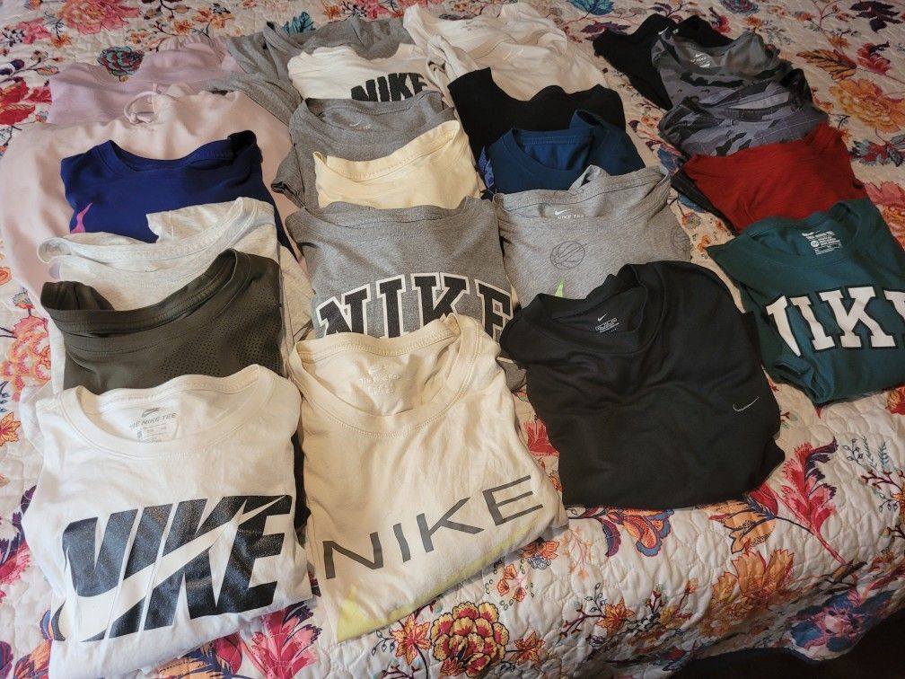 23 NIKE tshirts Size 2X