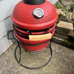 Kamado Grll…same Size As Small Big Green Egg $250