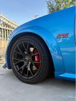 Narrow/Slim Body SRT style  size 20 inch rims