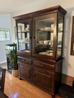 Beautiful China Cabinet, Lights Up