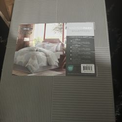 Madison Park Bedding  New In The Box Twin Size