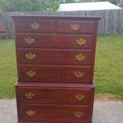 Dresser in Excellent condition Cherry Wood
