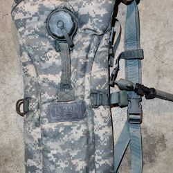 Camelbak Army Digital Camo Hiking Hydration Pack With 3 Liter 100oz Bladder

