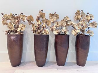Set of 4 vases with flowers