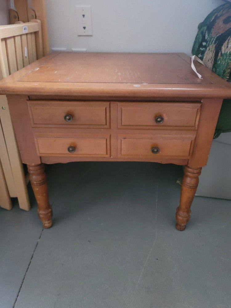 Vintage sidetable Nightstand For Sale