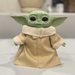 Star Wars: The Child Yoda Gragu Animatronic Edition Motion, Sounds, Takes Naps