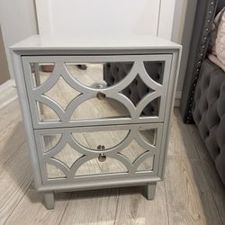 2 Sets Of Nightstands 