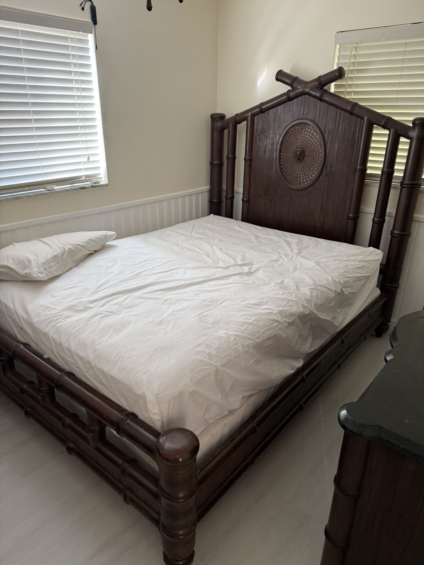 Queen Bed Set