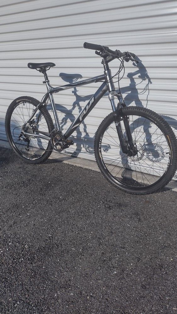 🔥 ONLY $220!! EX COND GARAGE KEPT BRUSHED METAL FUJI OUTLAND 20.5" DISC MTN BIKE