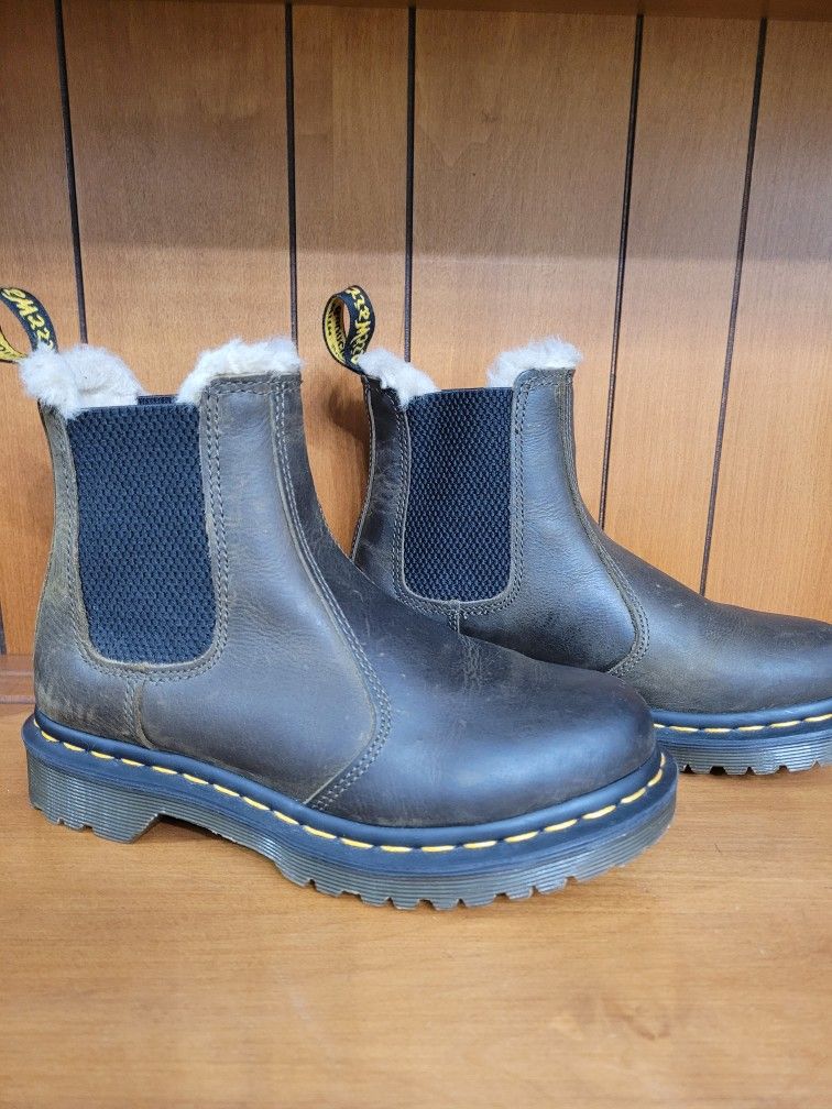 Dr Martens Leonore Leather Fur Boots - Women 5. Like new